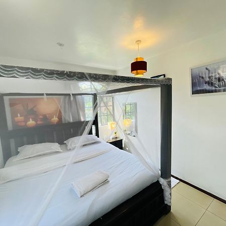 Modern Luxe Apartment With King Bed In Karen Nairobi Ngoại thất bức ảnh