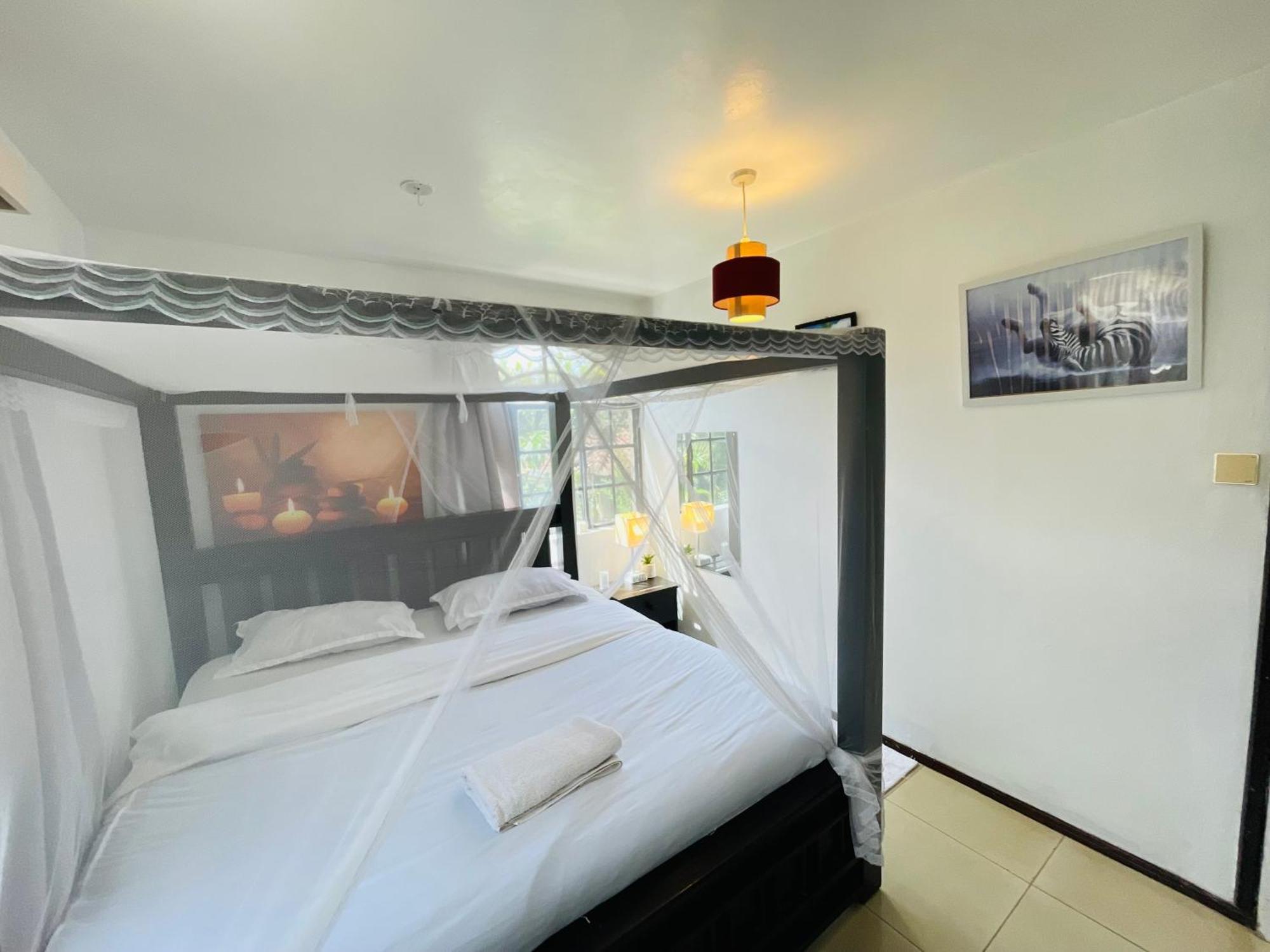 Modern Luxe Apartment With King Bed In Karen Nairobi Ngoại thất bức ảnh